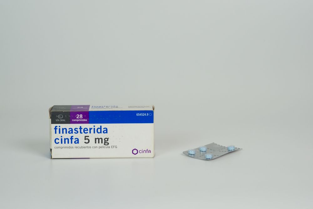 Efectividad y sus efectos secundarios del finasterine